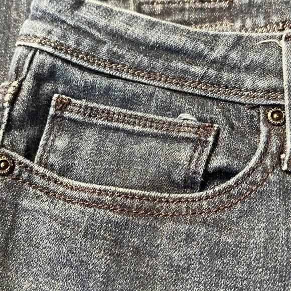 Vigoss Classic Bootcut Jeans with back embellished pockets. Size 11 Jr. EUC. - Picture 3 of 9